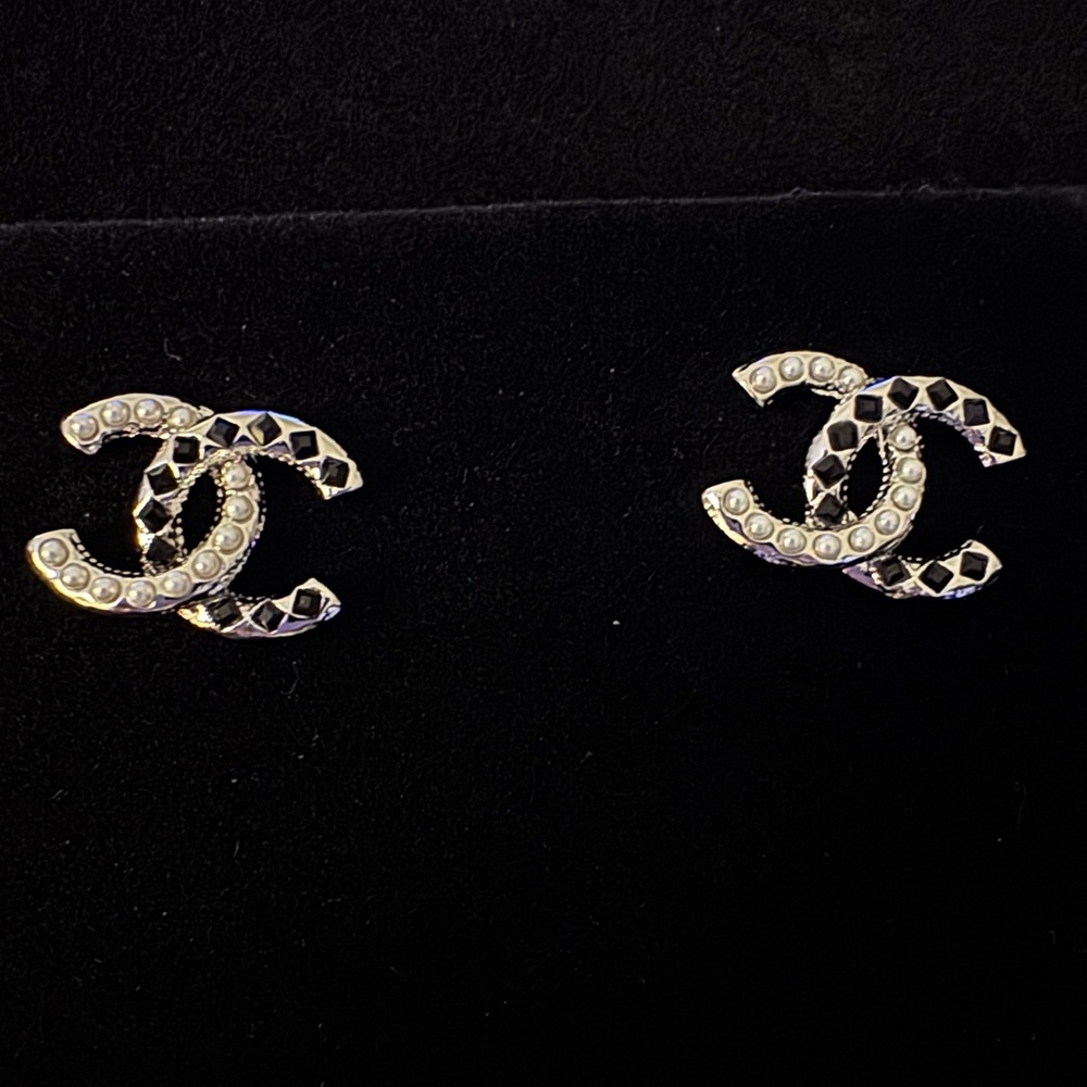CHANEL Black and Silver Earrings - Picture 1 of 2